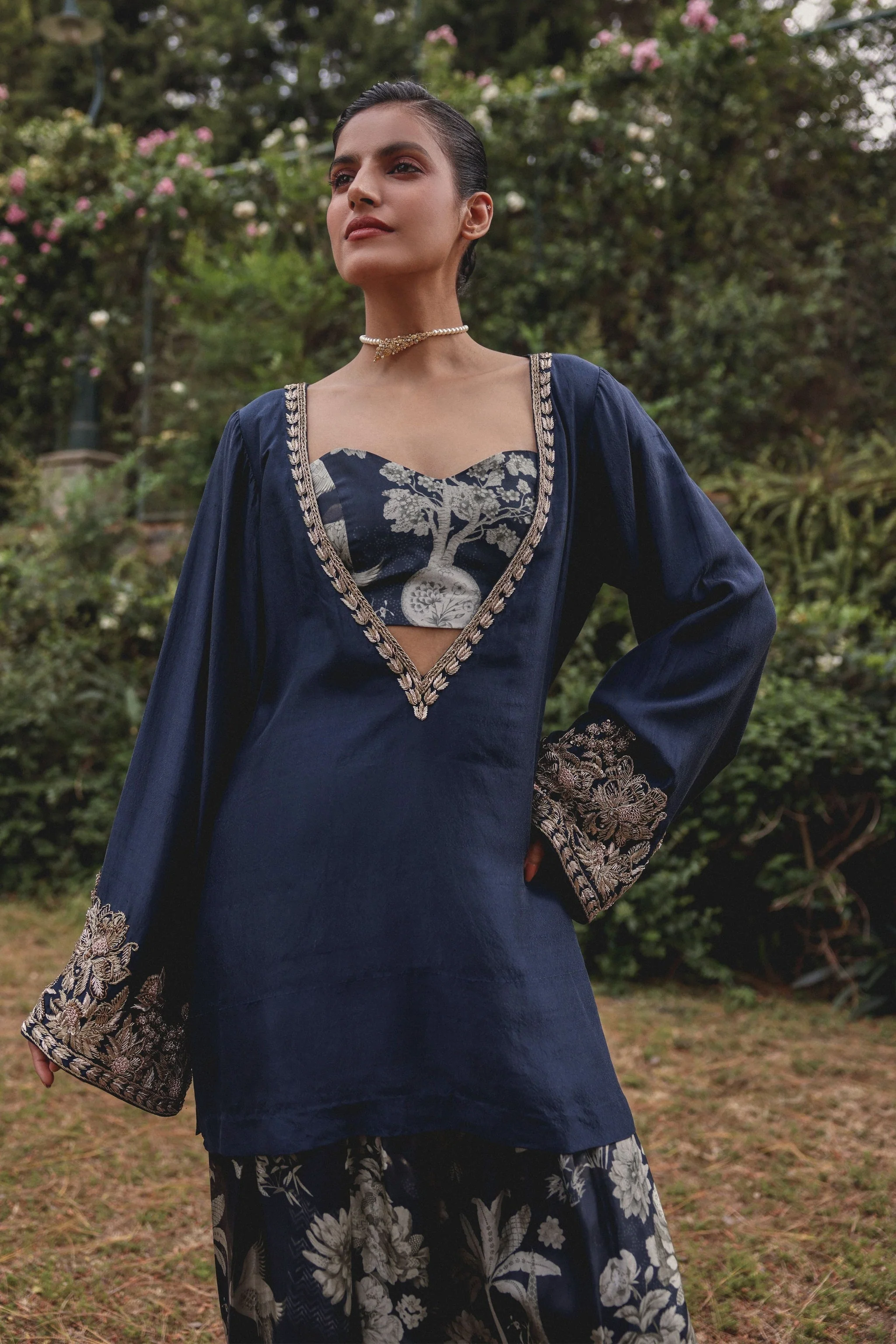 Navy blue floral Farsi - Image 4