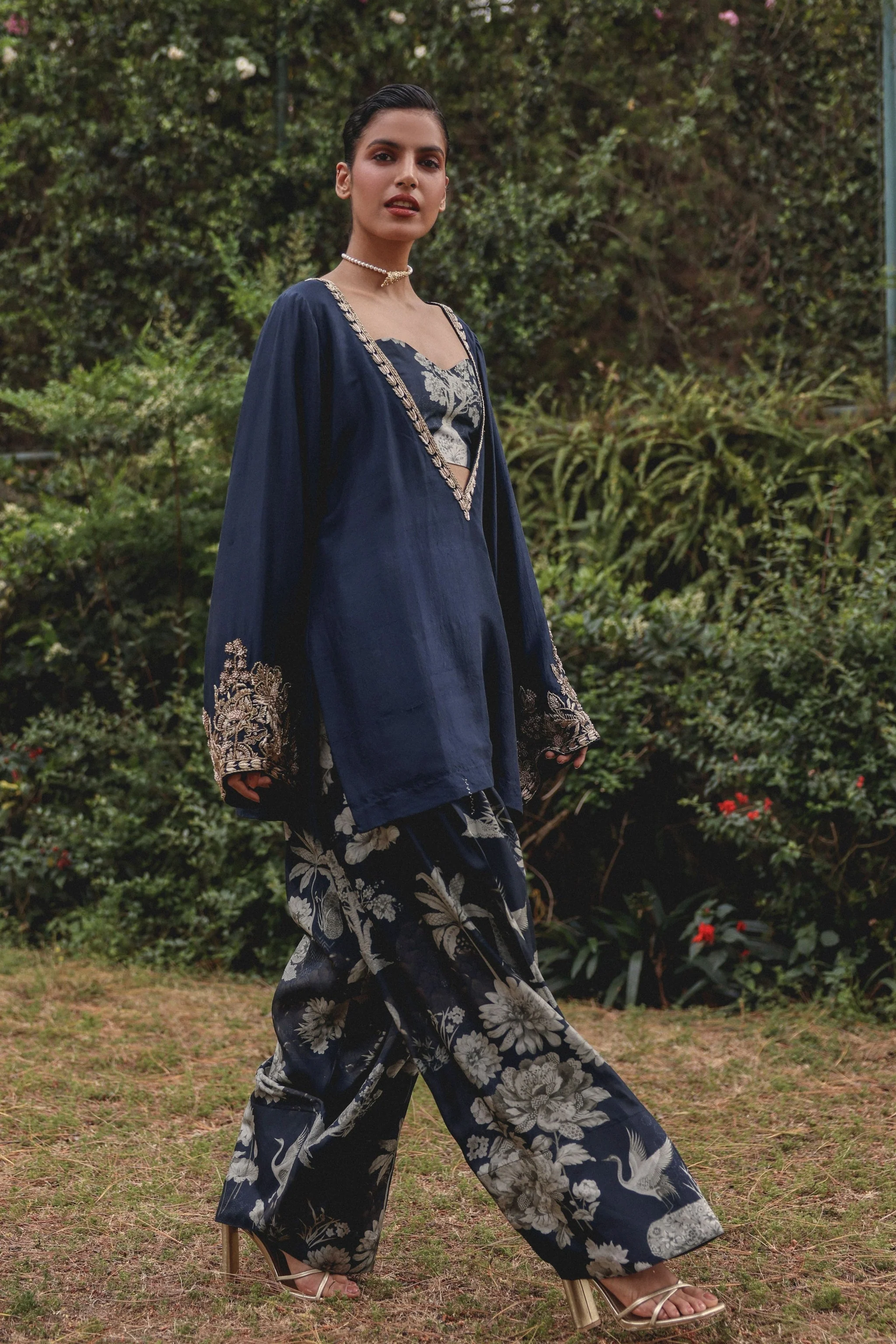 Navy blue floral Farsi - Image 5