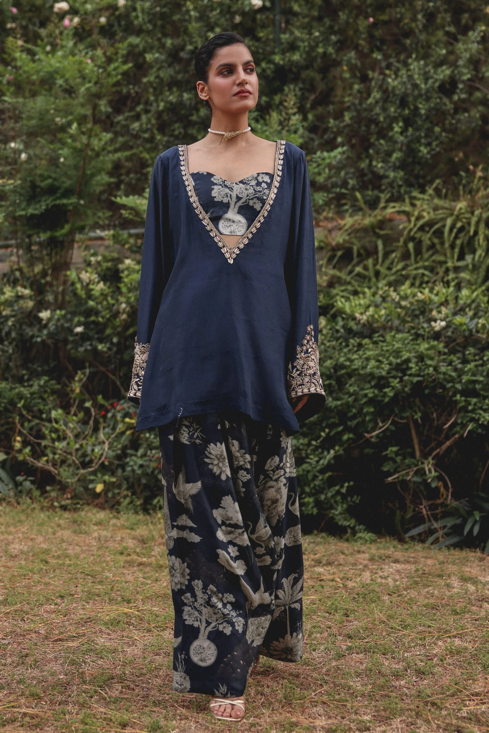 Navy blue floral Farsi - Image 6