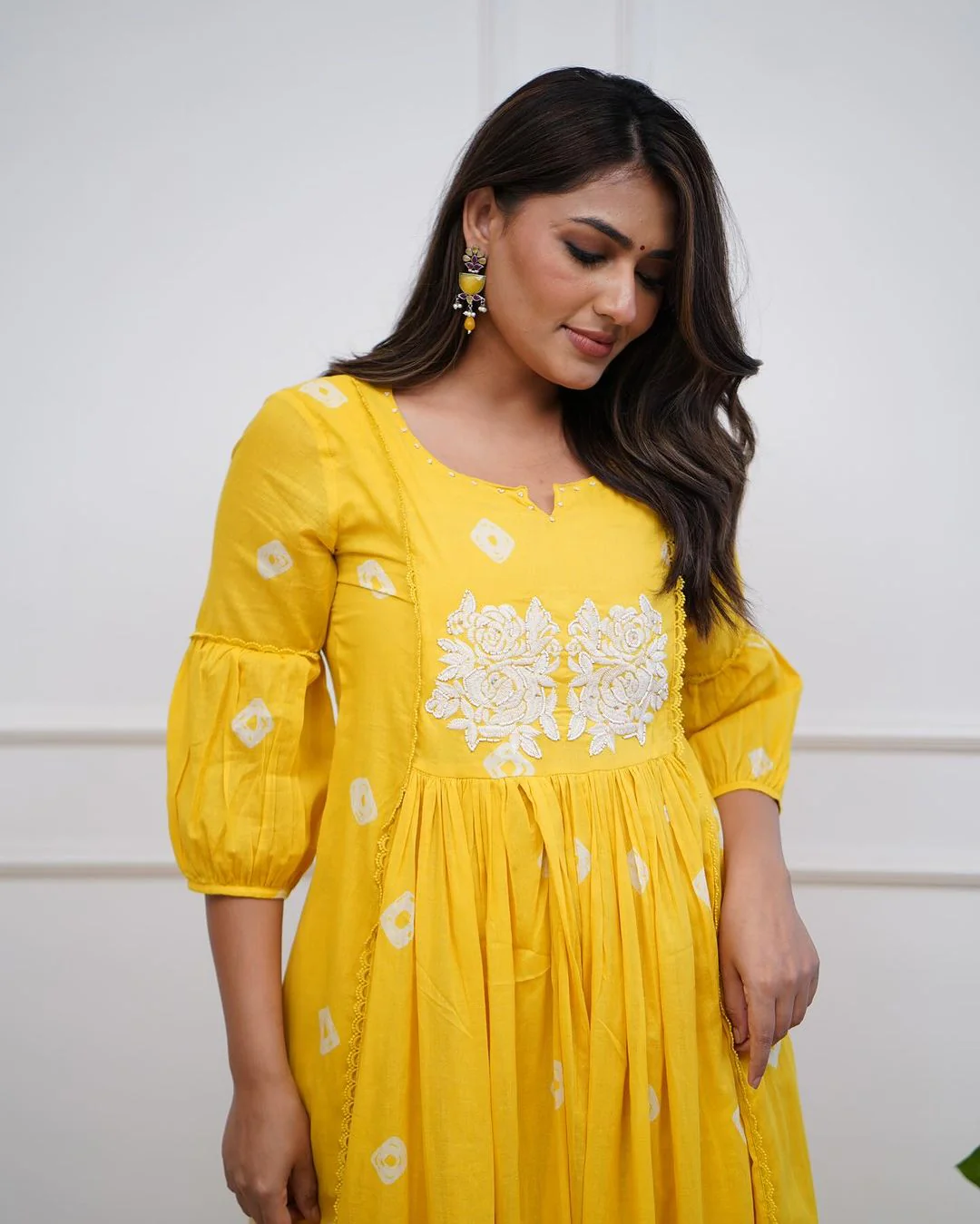Yellow embroidered kurta set - Image 3
