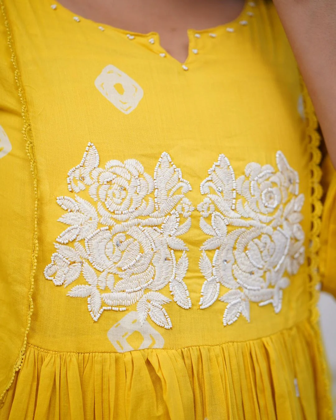Yellow embroidered kurta set - Image 4