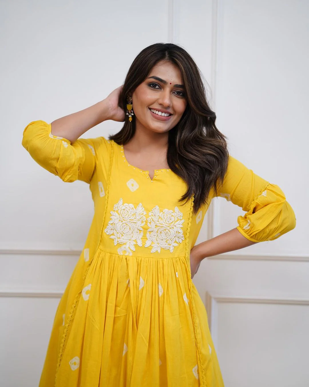 Yellow embroidered kurta set - Image 6