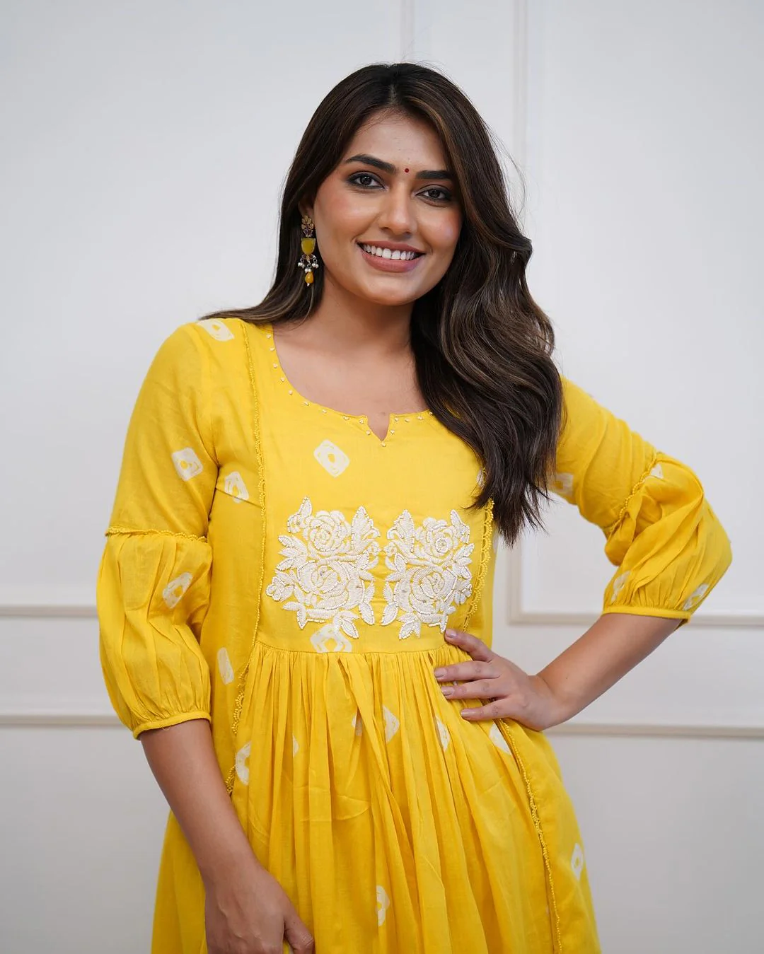 Yellow embroidered kurta set - Image 8
